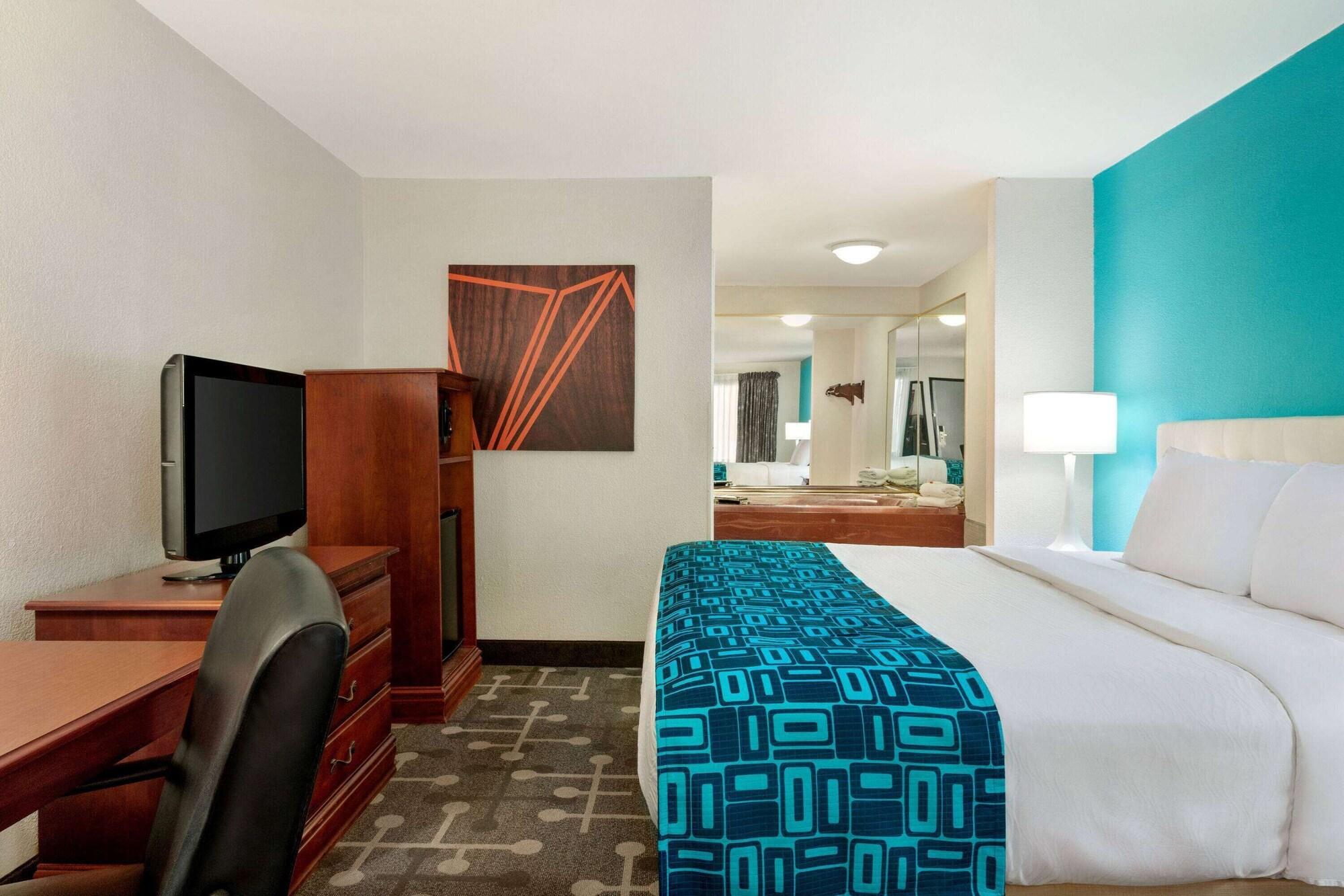 Howard Johnson By Wyndham Lookout Mountain I-24 Hotel